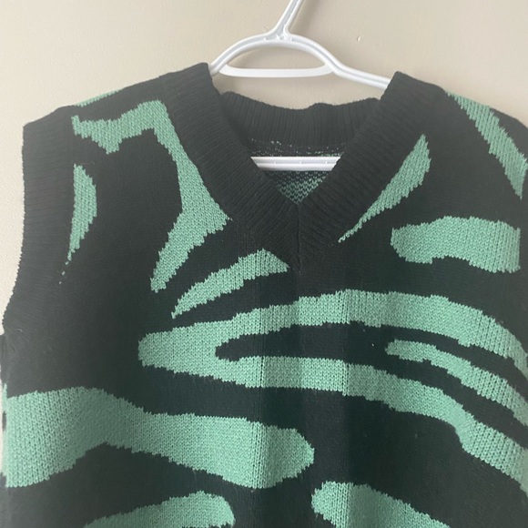 Cropped sweater vest - Picture 2 of 2